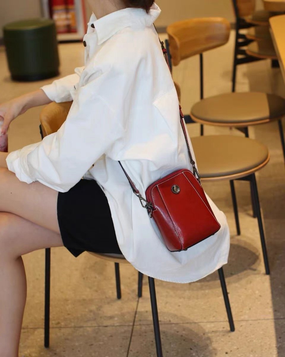 Kiara | Handytasche mit Schulterriemen