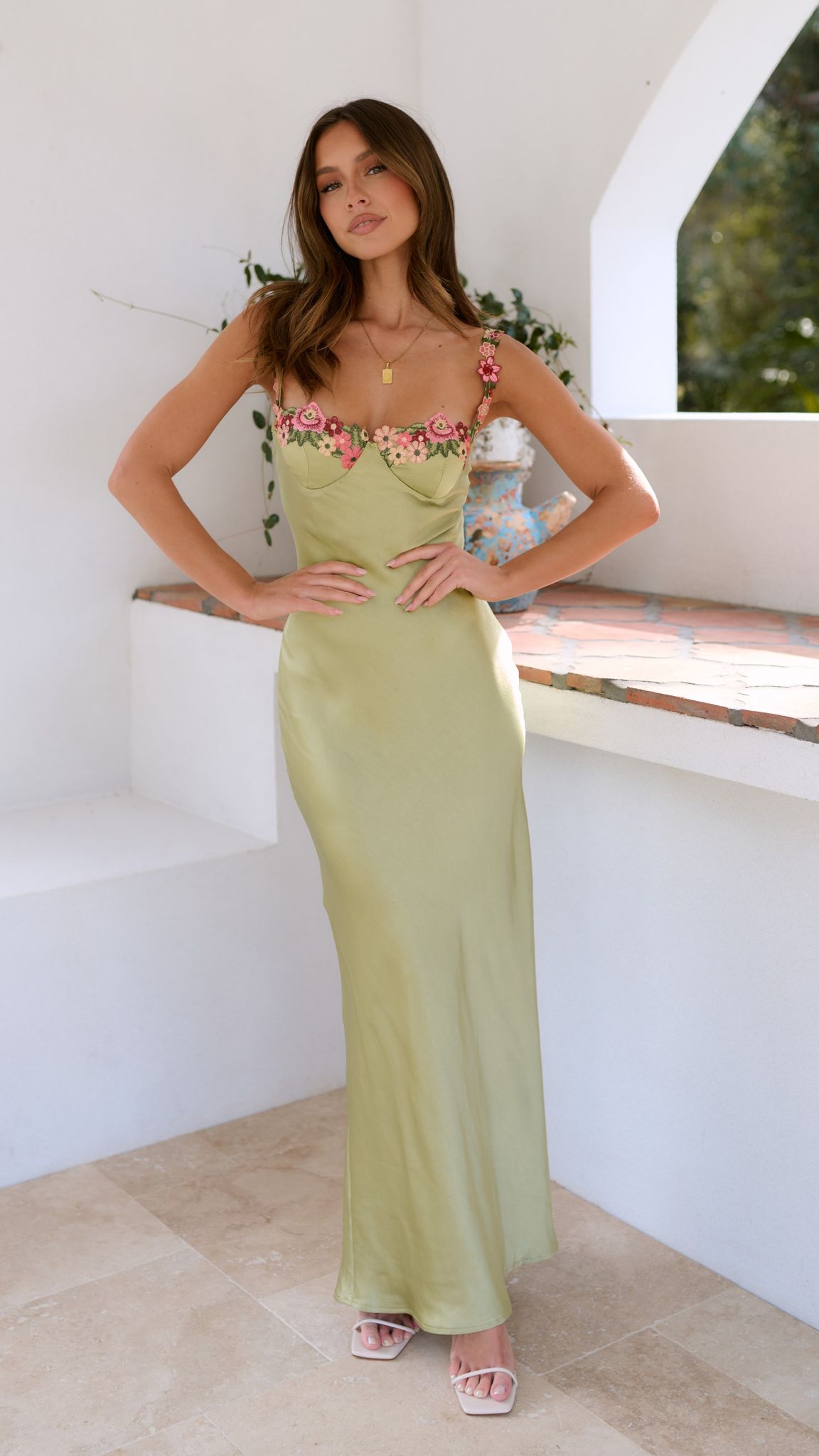 Monica | Langes Kleid mit Blumendetails