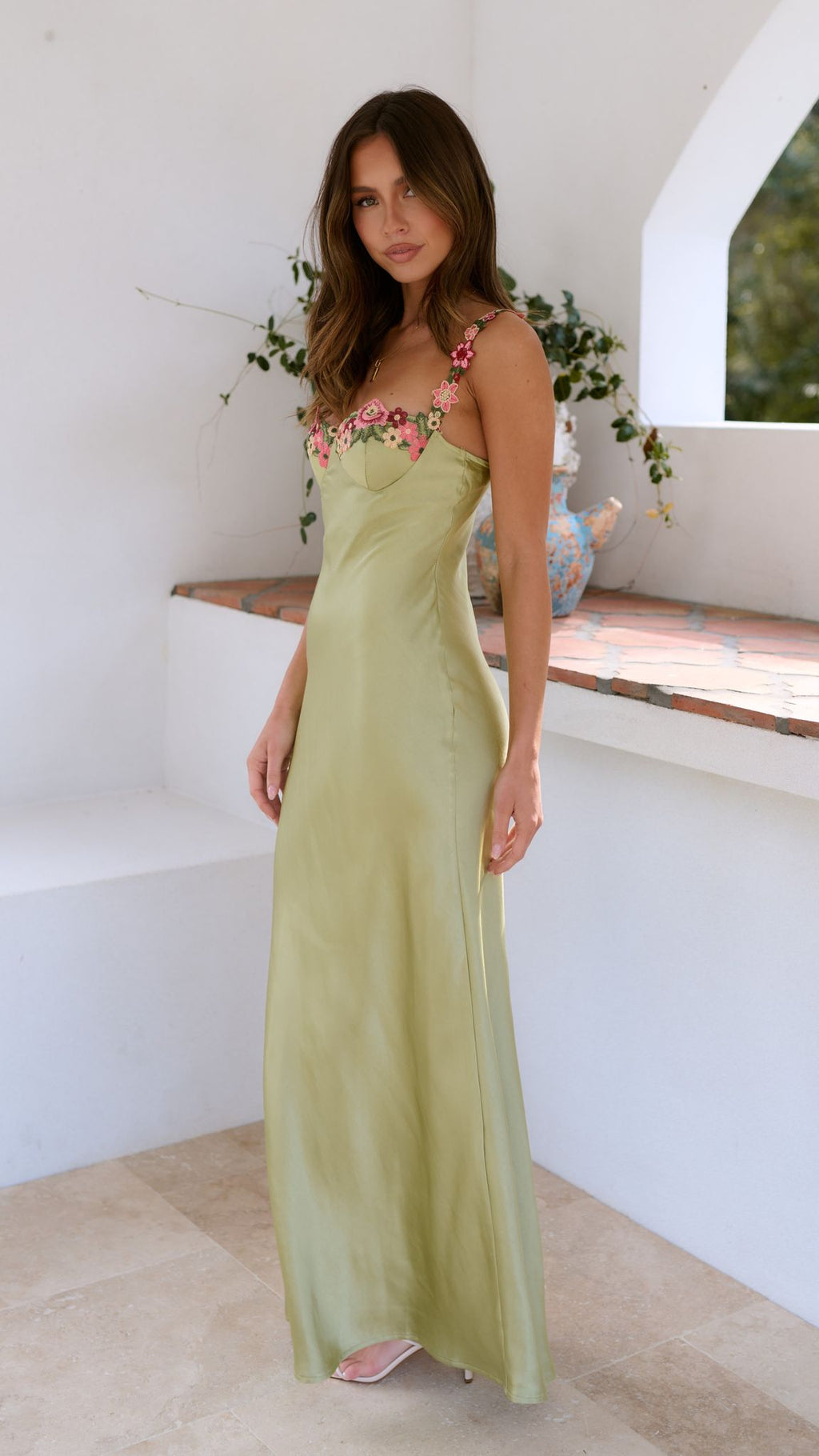 Monica | Langes Kleid mit Blumendetails