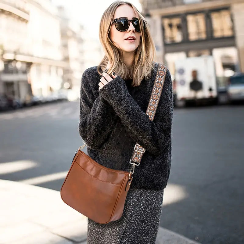 Quirina | Elegante vegane Damen-Umhängetasche mit goldenen Details